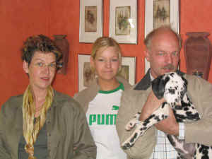 Alisha mit ihren neuen Besitzern